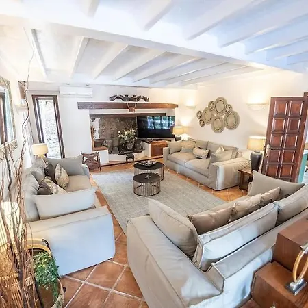 Casa De La Luna * Tías